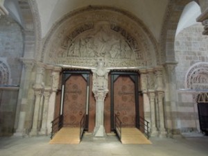 Le tympan de la basilique Ste Marie Madeleine
