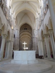 Vue du choeur de la basilique Ste Marie Madeleine