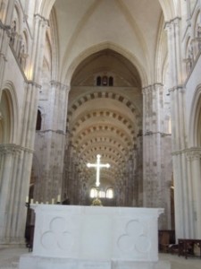 Vue du choeur de la basilique Ste Marie Madeleine